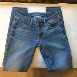 American Eagle medium wash super stretch jeggings